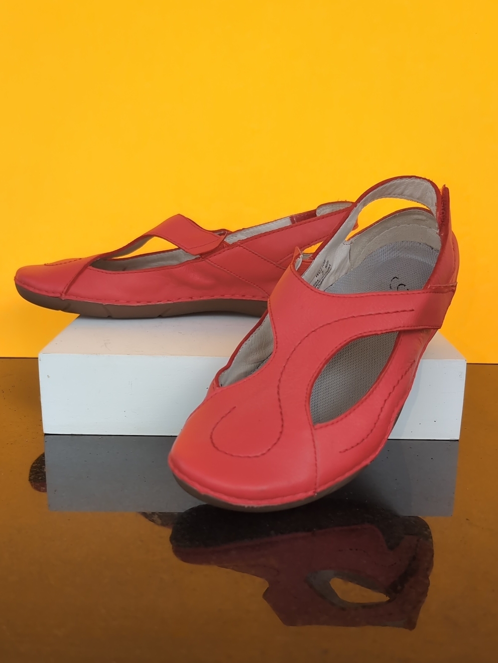 Propel Women’s Red Slingback Comfort Flats Size 7W(D)